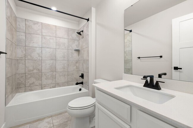 Building Photo - Family-Friendly Townhome for Rent in Baker...