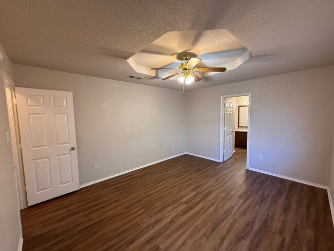 Building Photo - 4 Bedroom, 2 Bathroom House in Killeen wit...