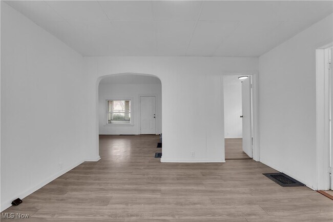 Building Photo - 786 E 156th St