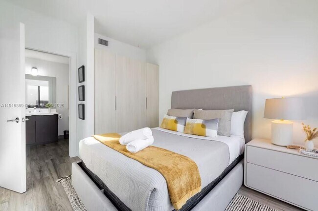 Building Photo - 2955 Bird Ave