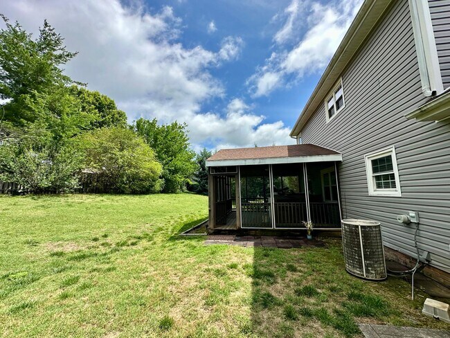 Building Photo - 8425 Hirsch Dr