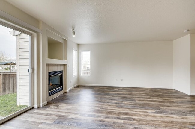 Building Photo - Great Single Family Home In Central Hillsb...