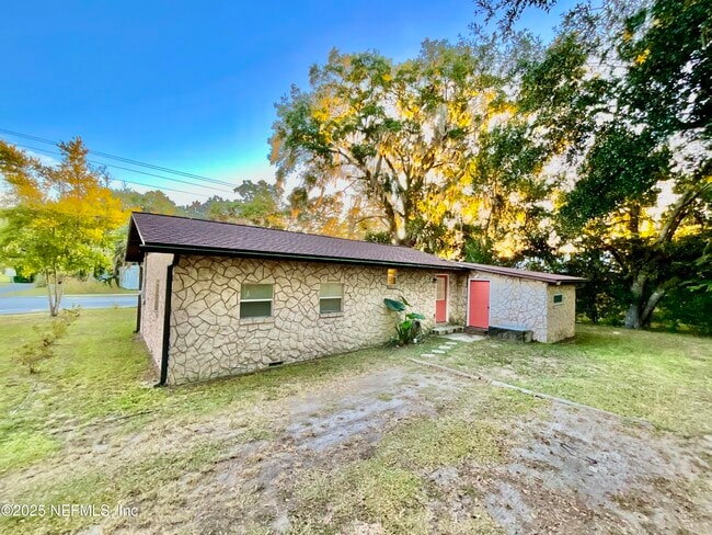 Building Photo - 18713 Charlotte Ave