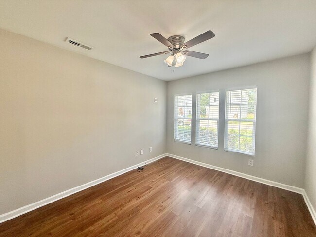 Building Photo - 6016 Namozine Ct
