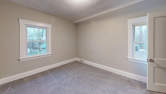 Building Photo - Brooklyn Centre neighborhood - 3  bedroom/...