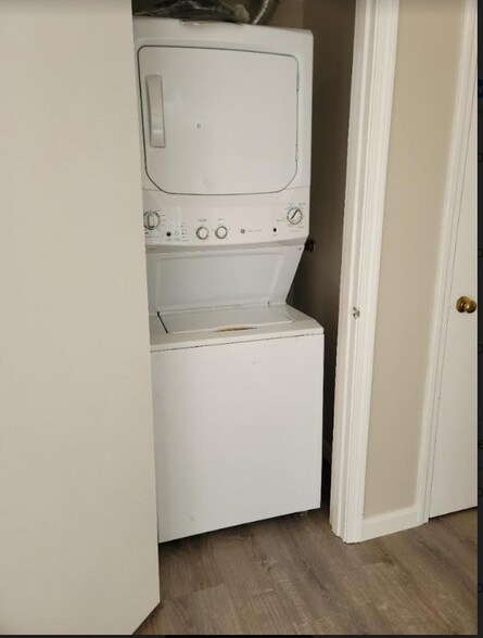 Building Photo - 511 White Cedar Blvd