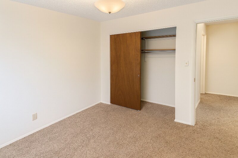 Building Photo - 648 Cumberland Dr