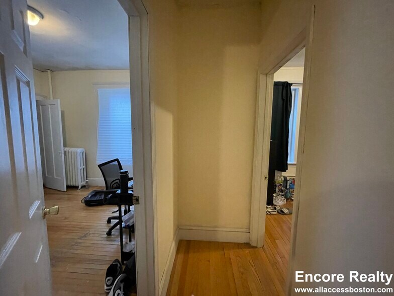 Building Photo - 66 Egmont St