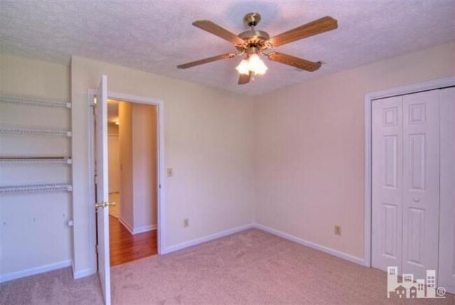 Building Photo - Ogden/Gordon Rd/Alamosa Place. Garage, fen...