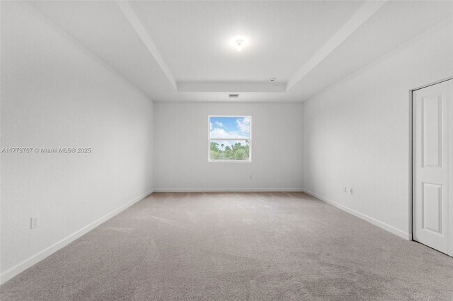 Building Photo - 2700 SE 23rd Ave