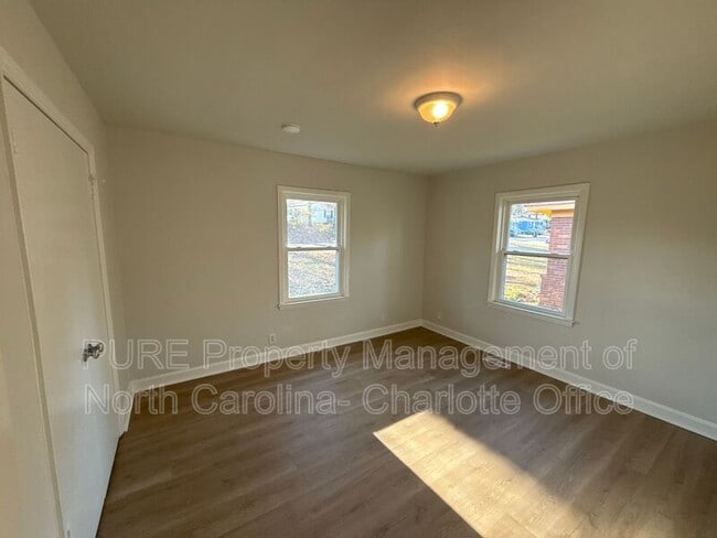 Building Photo - 1708 Newland Rd