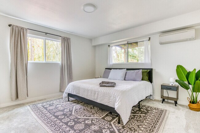 Building Photo - 3201 SW Sherwood Pl