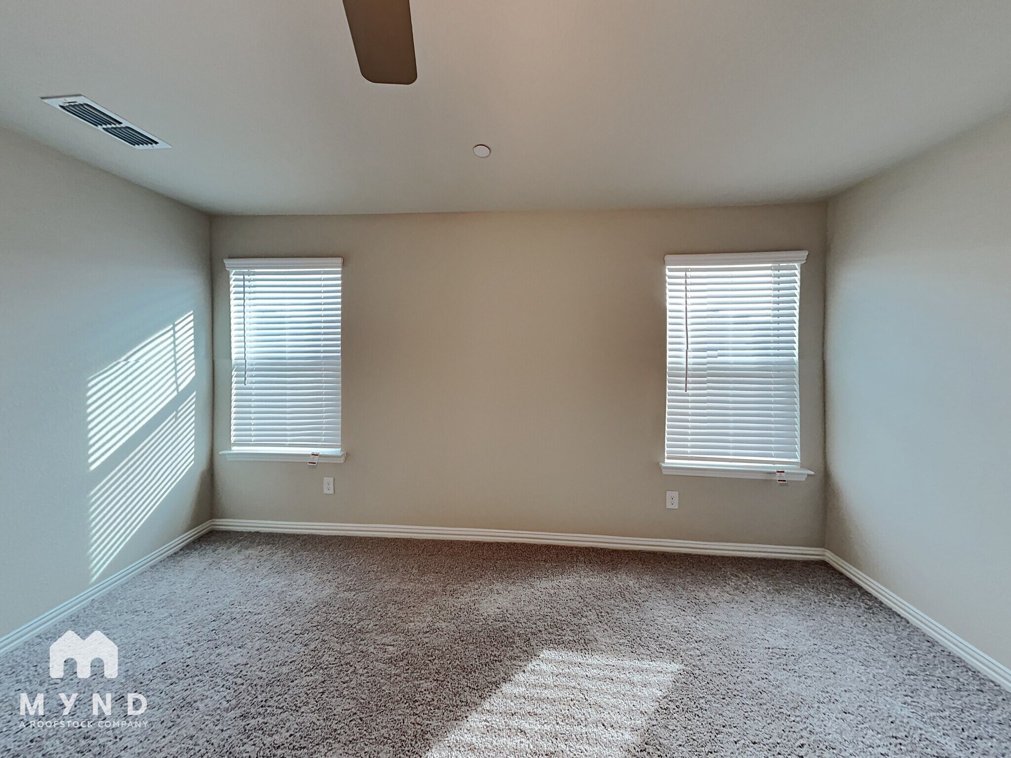 Building Photo - 1272 Alamo Dr