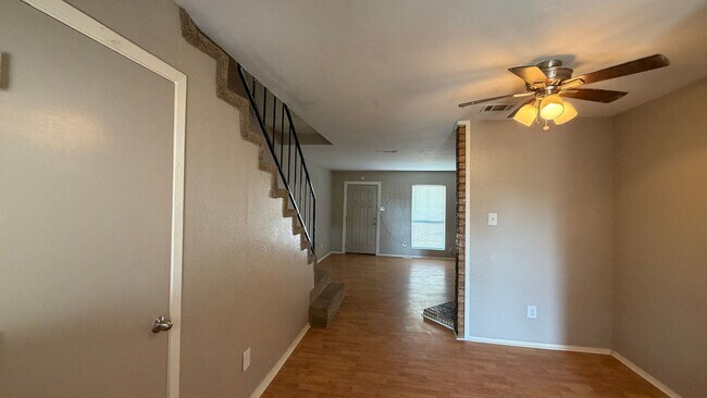 Building Photo - 2132 Aspen Dr