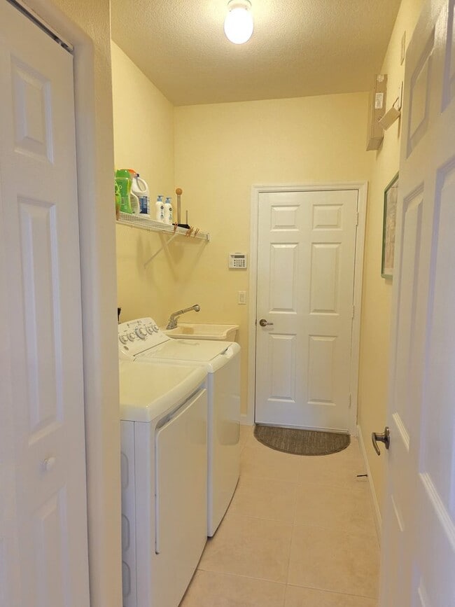 Building Photo - Beautifully Decorated Home~Turn Key~Commun...
