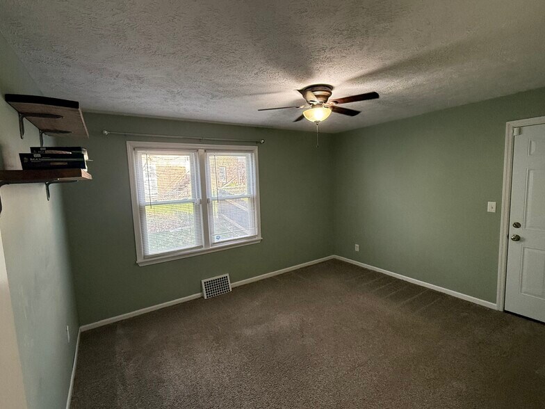 Building Photo - 3345 N 48th Ave