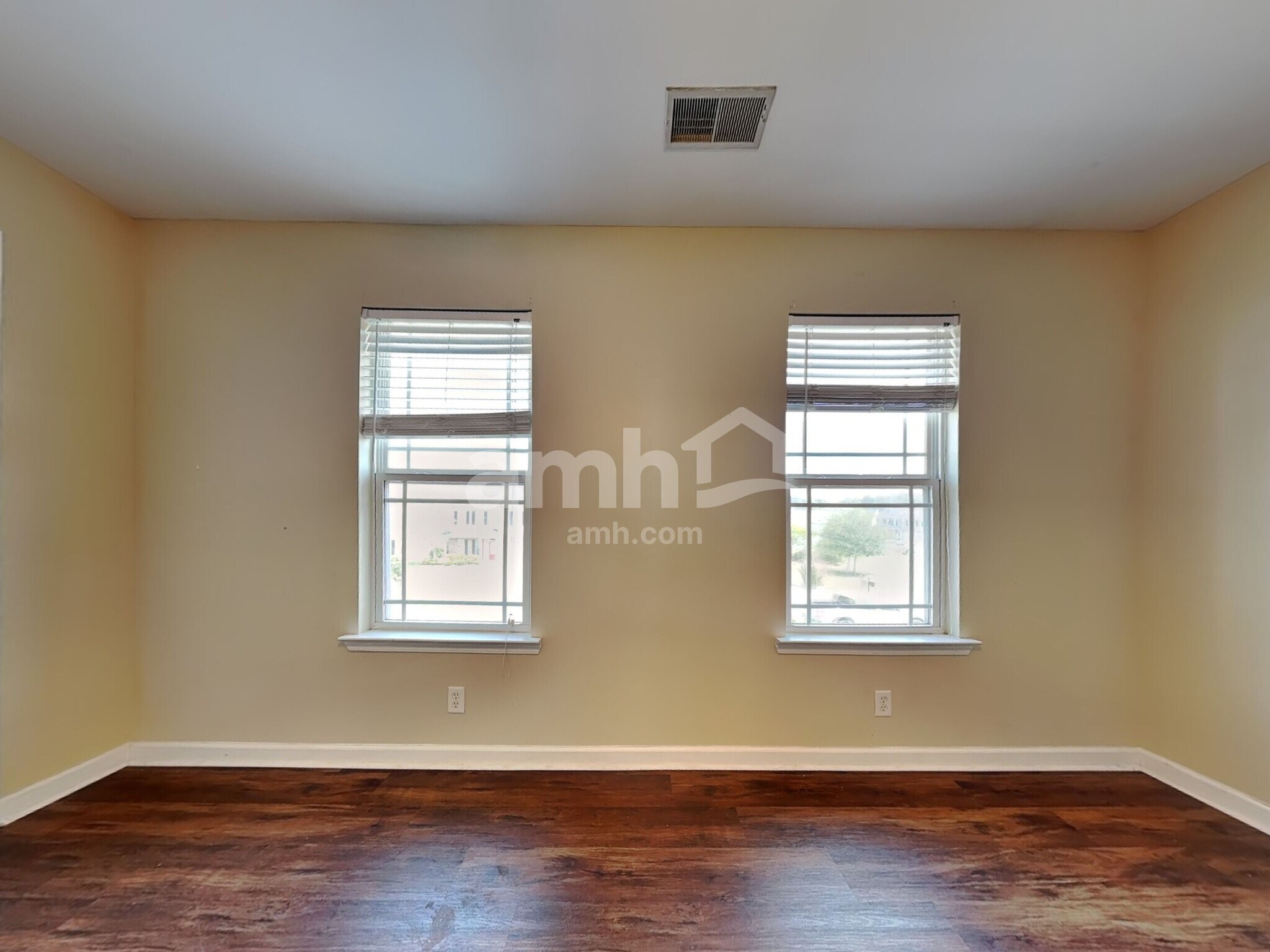 Building Photo - 103 Lake House Rd