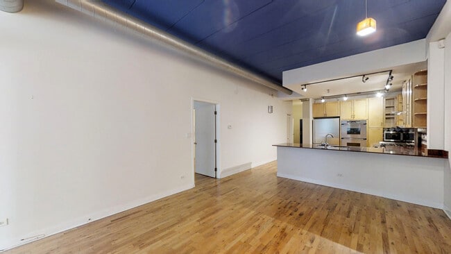 Building Photo - 841 W Monroe St