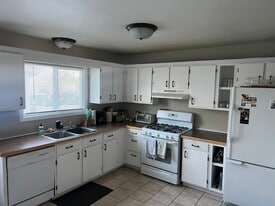 Building Photo - 216 Van Brunt St