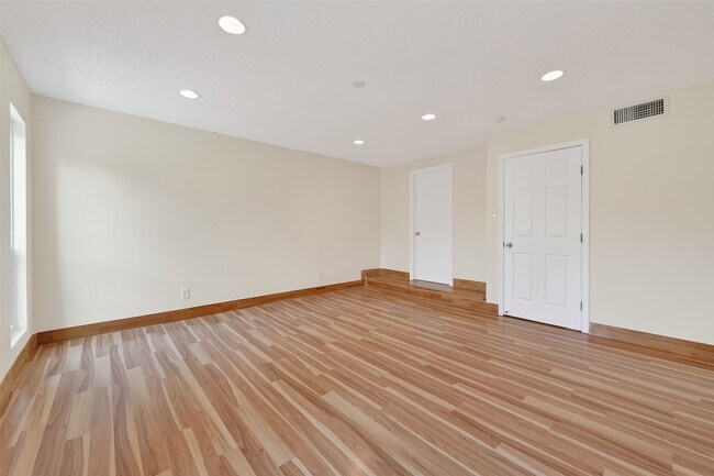 Building Photo - 16117 Singapore Ln