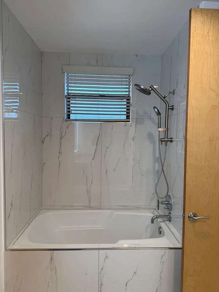 Building Photo - 395 E 4th St