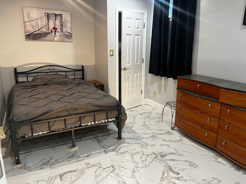 Building Photo - 390 Cedar Hill Rd