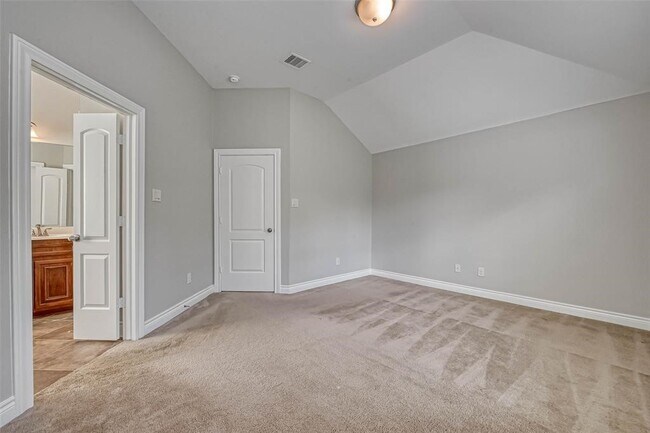 Building Photo - 5523 Stoneridge Ct