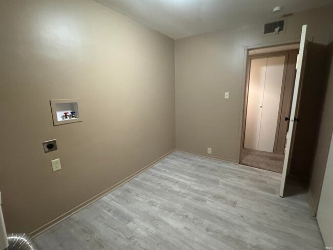 Building Photo - 709 Thornberry Dr