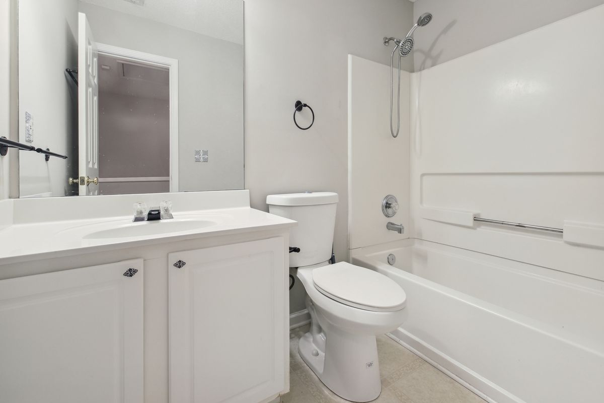 Building Photo - 4084 Howell Park Rd