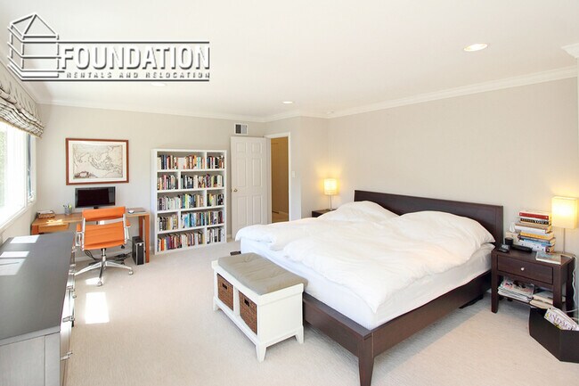 Building Photo - 133 Tiburon Blvd