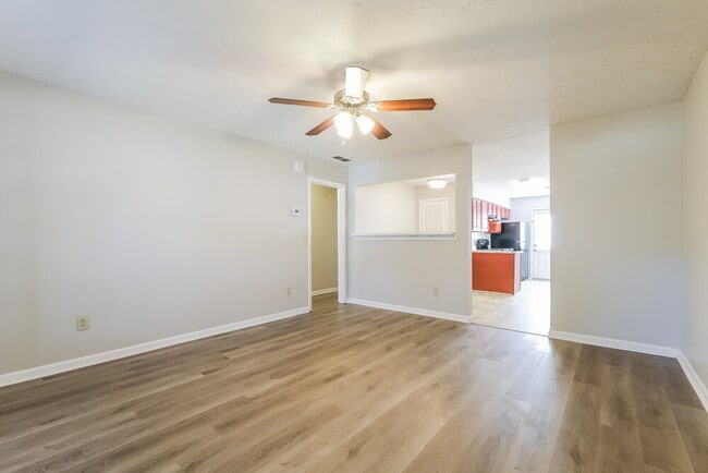 Building Photo - 318 Freeport Dr