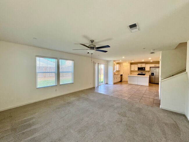 Building Photo - Perfect 5 bedroom, 3.5 bath home with atta...