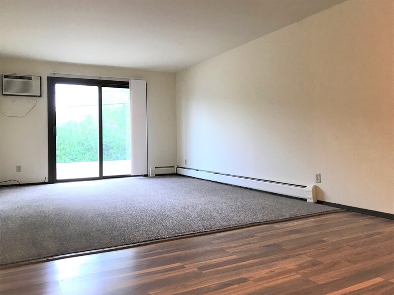 Living, DIning, to Balcony/Patio - 4510 Thurston Ln