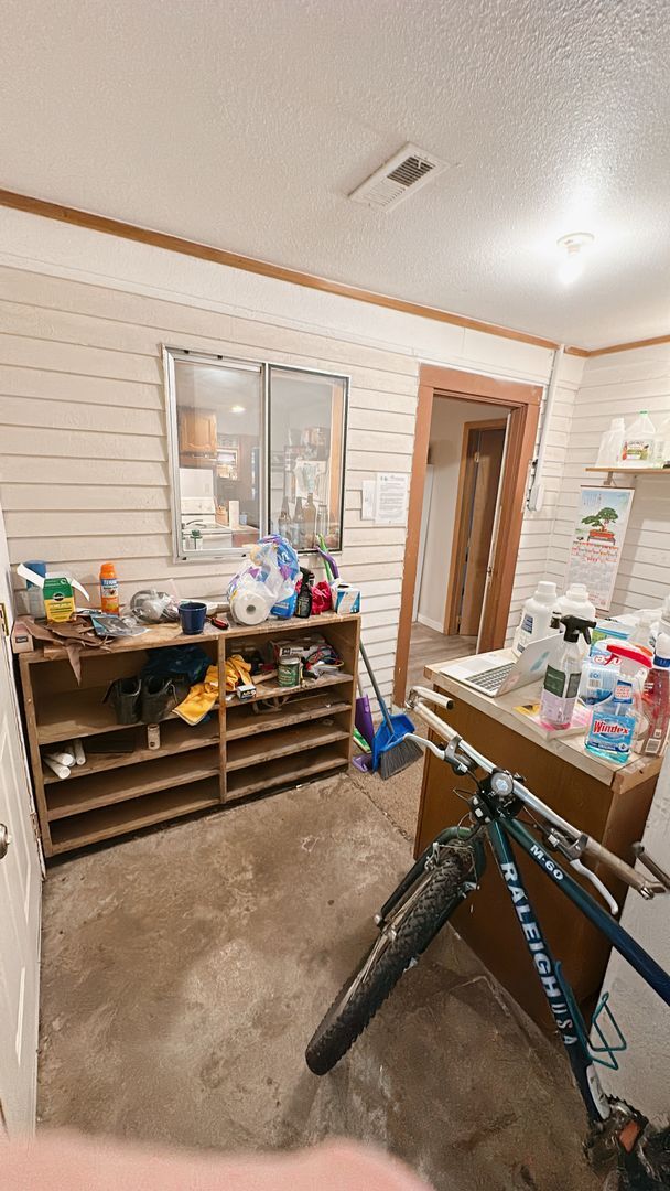 Building Photo - PRELEASE: 5 bdrm/2 bath in York neighborhood