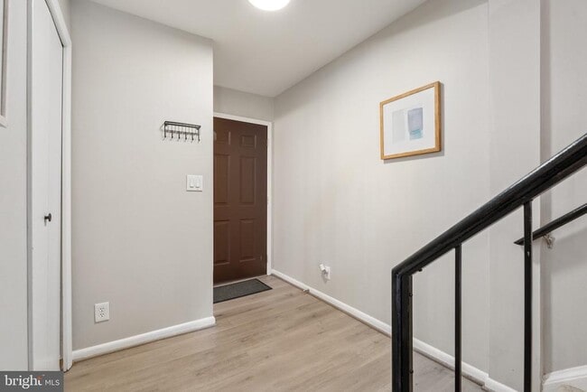 Building Photo - 1662 Valencia Way