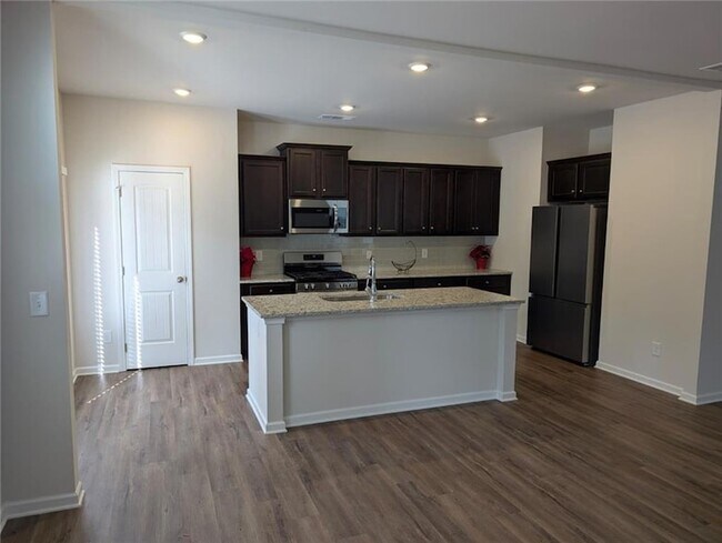 Building Photo - 168 Parkwood Dr