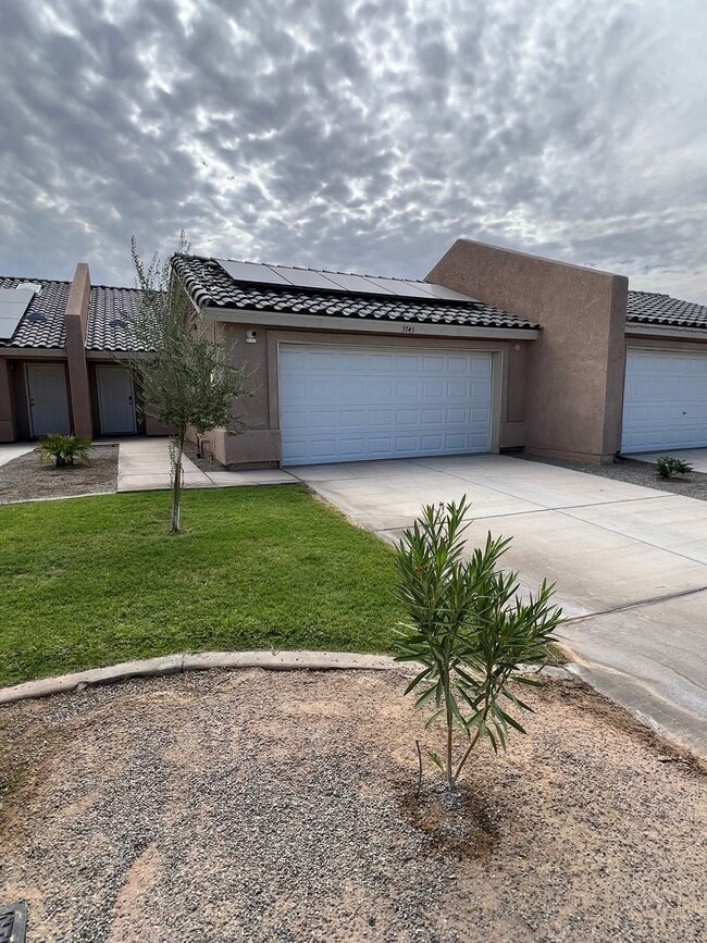 Building Photo - 3 BEDROOM HOME WITH SOLAR IN DESERT SKY!