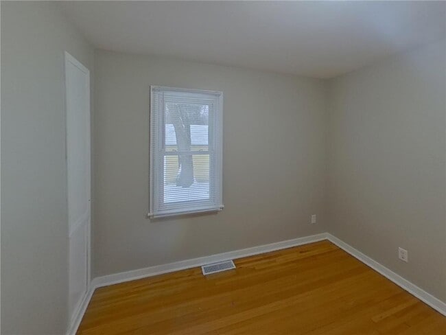 Building Photo - 2605 Eastman Dr