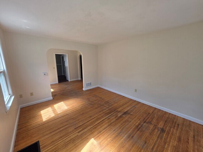 Building Photo - Cute 3 Bedroom Single Family Available Soon Greece Schools