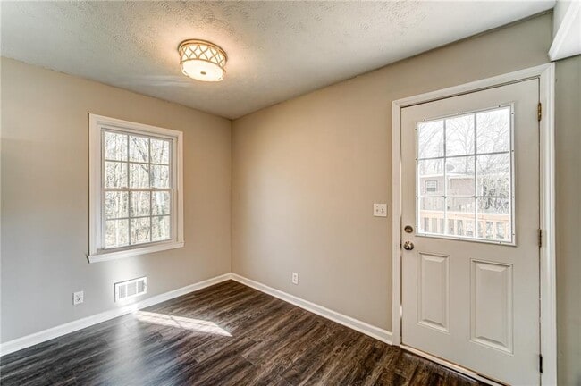 Building Photo - 4652 Old Cowan Rd