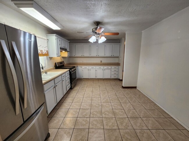 Building Photo - 235 Cottonwood St