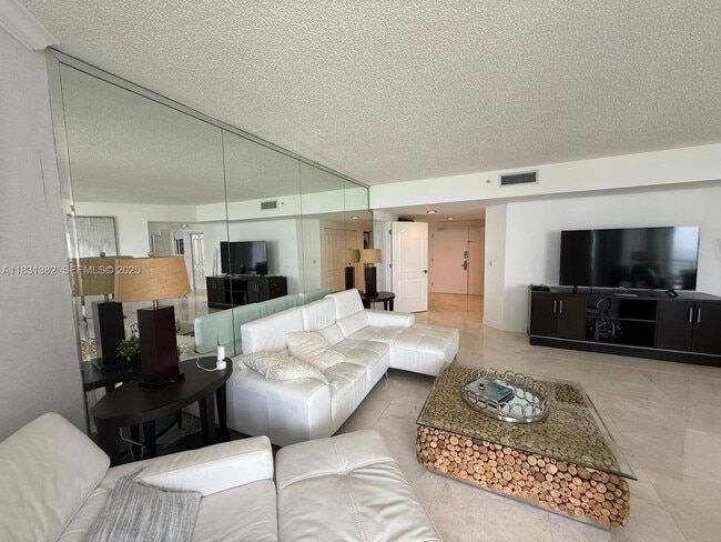 Building Photo - 17375 Collins Ave