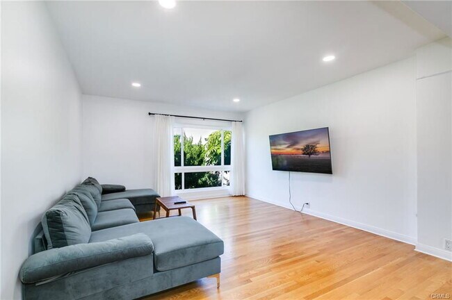 Building Photo - 3200 S Sepulveda Blvd