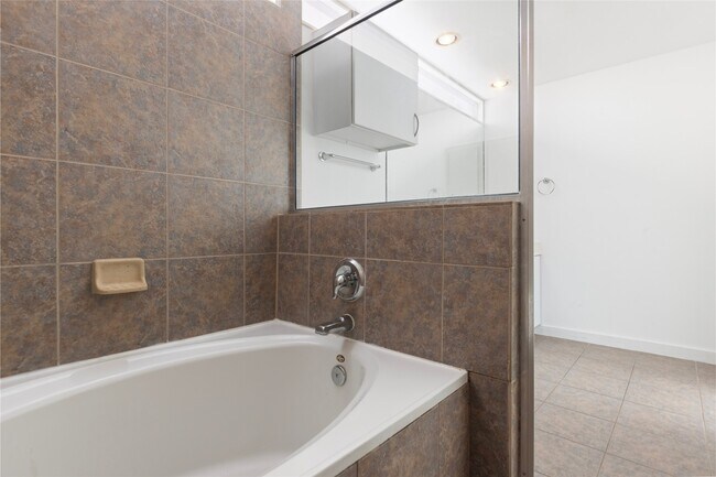 Building Photo - 6935 Yellowstone Way Dr