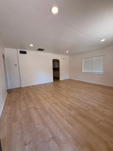 Building Photo - 1150 N Magnolia Ave