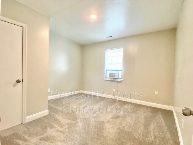 Building Photo - 1240 24th St