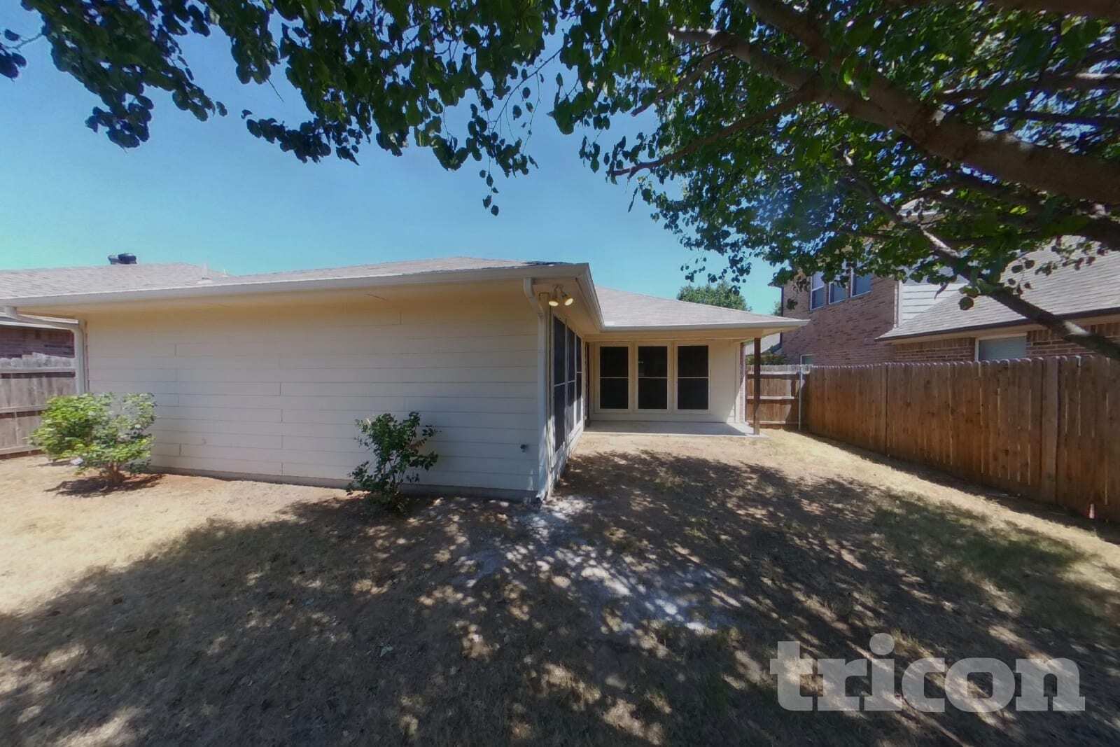 Building Photo - 1615 Hillside Dr
