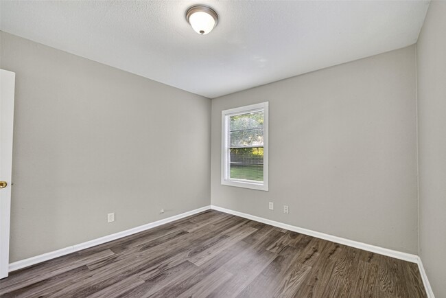 Building Photo - 4909 Holloway Dr