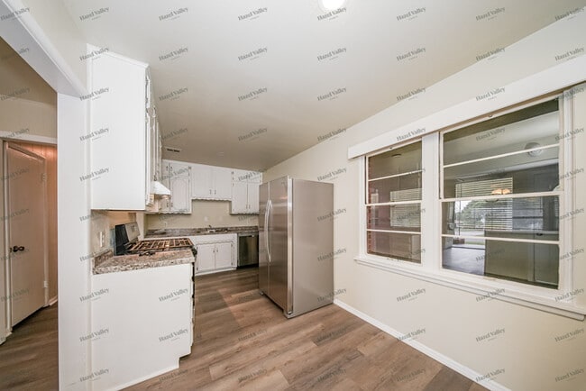 Building Photo - 2401 N Key Blvd