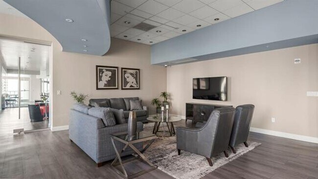 Building Photo - 300 S Biscayne Blvd